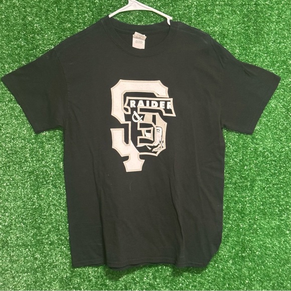 Gildan Black Short Sleeve Tees with Graphic Designs giants and raiders - Picture 1 of 3
